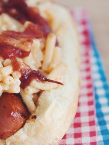 mac and cheese hot dog with cranberry ketchup_hot for food