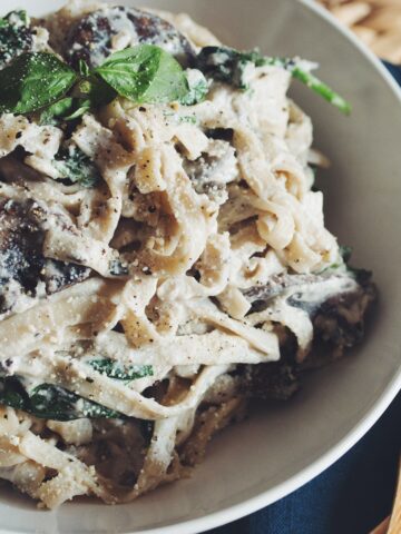 creamy vegan mushroom fettuccine alfredo_hot for food
