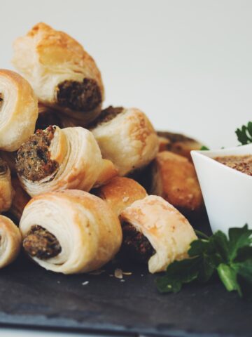 vegan sausage rolls_hot for food