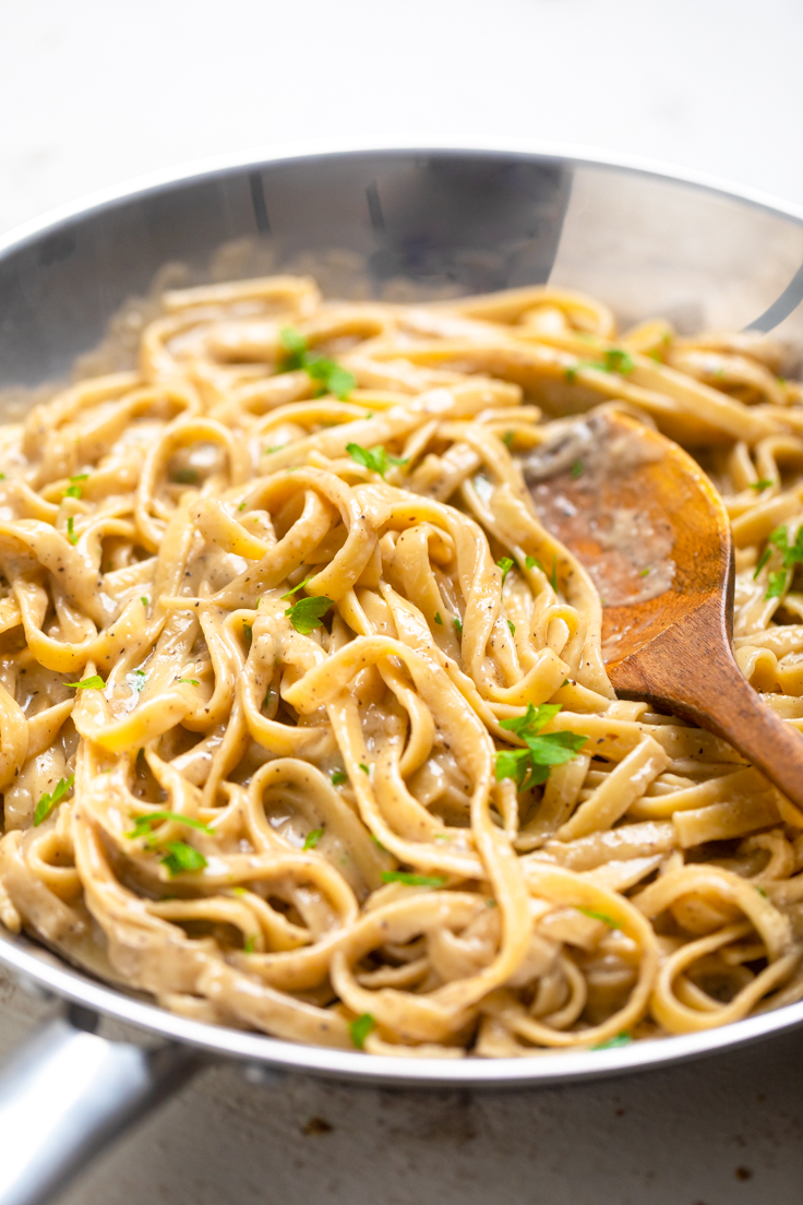 vegan-one-pot-creamy-garlic-parmesan-pasta-make-it-dairy-free